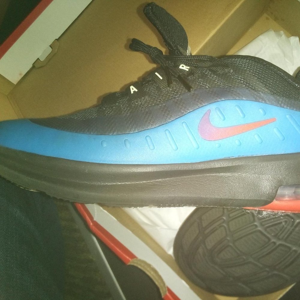 Nike Air Max Axis 7Y